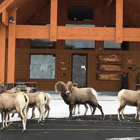 Yellowstone Village Inn And Suites ガーディナー エクステリア 写真