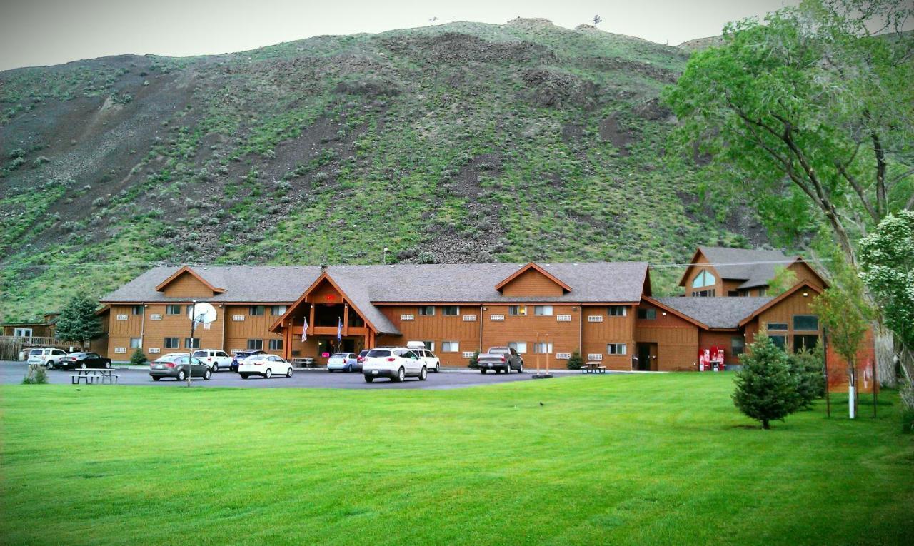 Yellowstone Village Inn And Suites ガーディナー エクステリア 写真