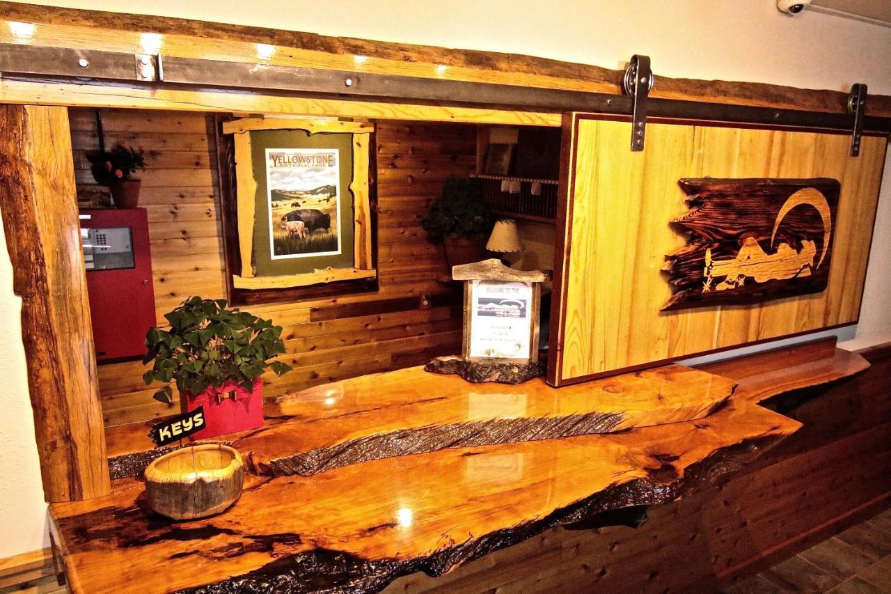Yellowstone Village Inn And Suites ガーディナー エクステリア 写真