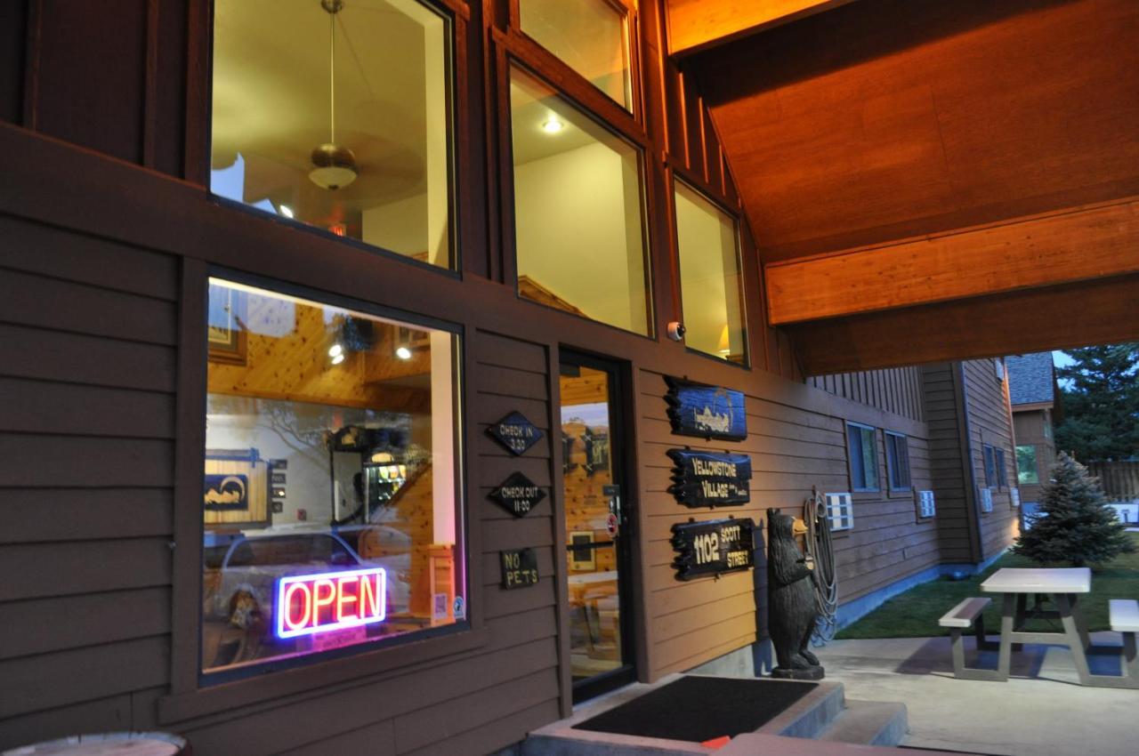 Yellowstone Village Inn And Suites ガーディナー エクステリア 写真