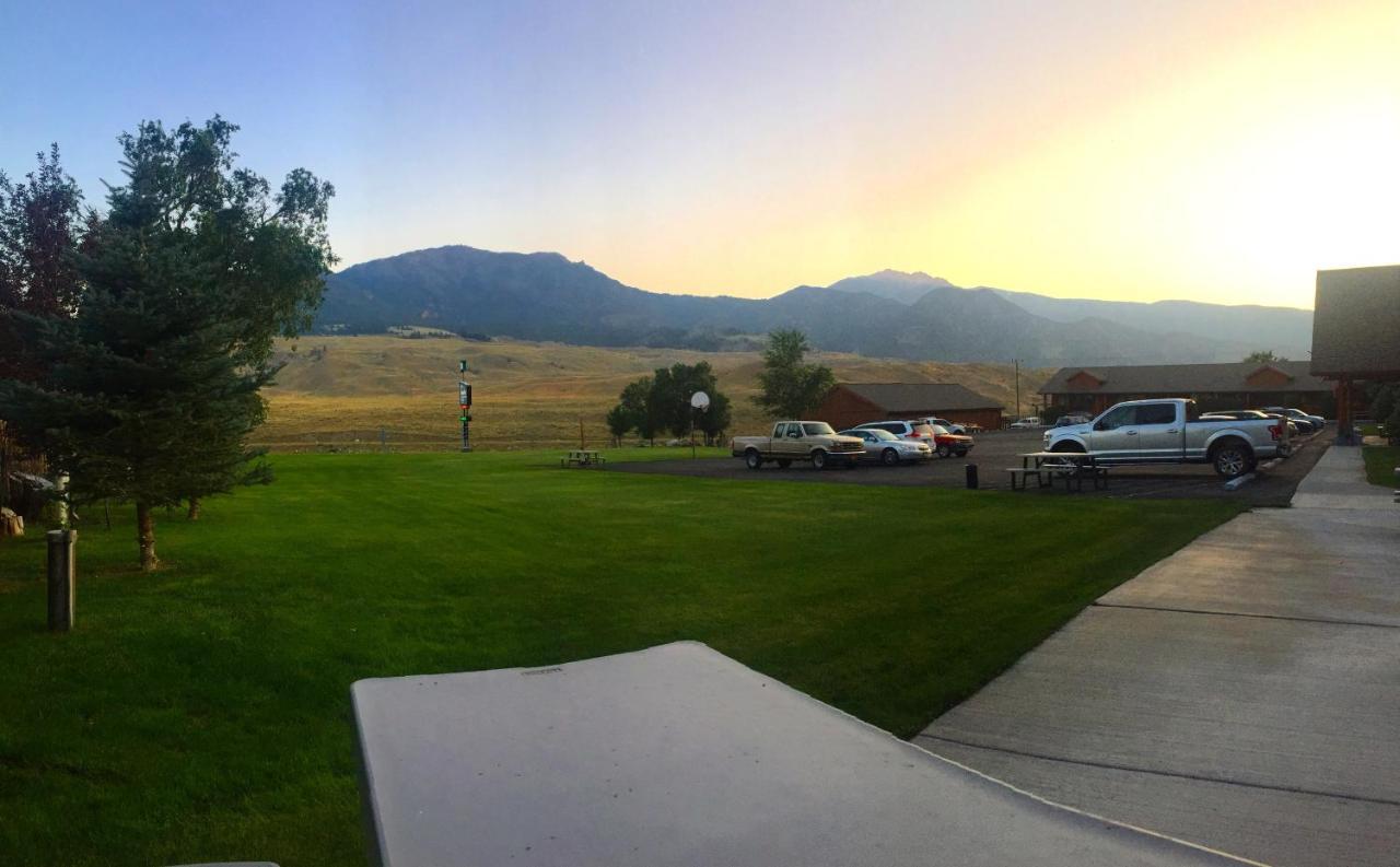 Yellowstone Village Inn And Suites ガーディナー エクステリア 写真