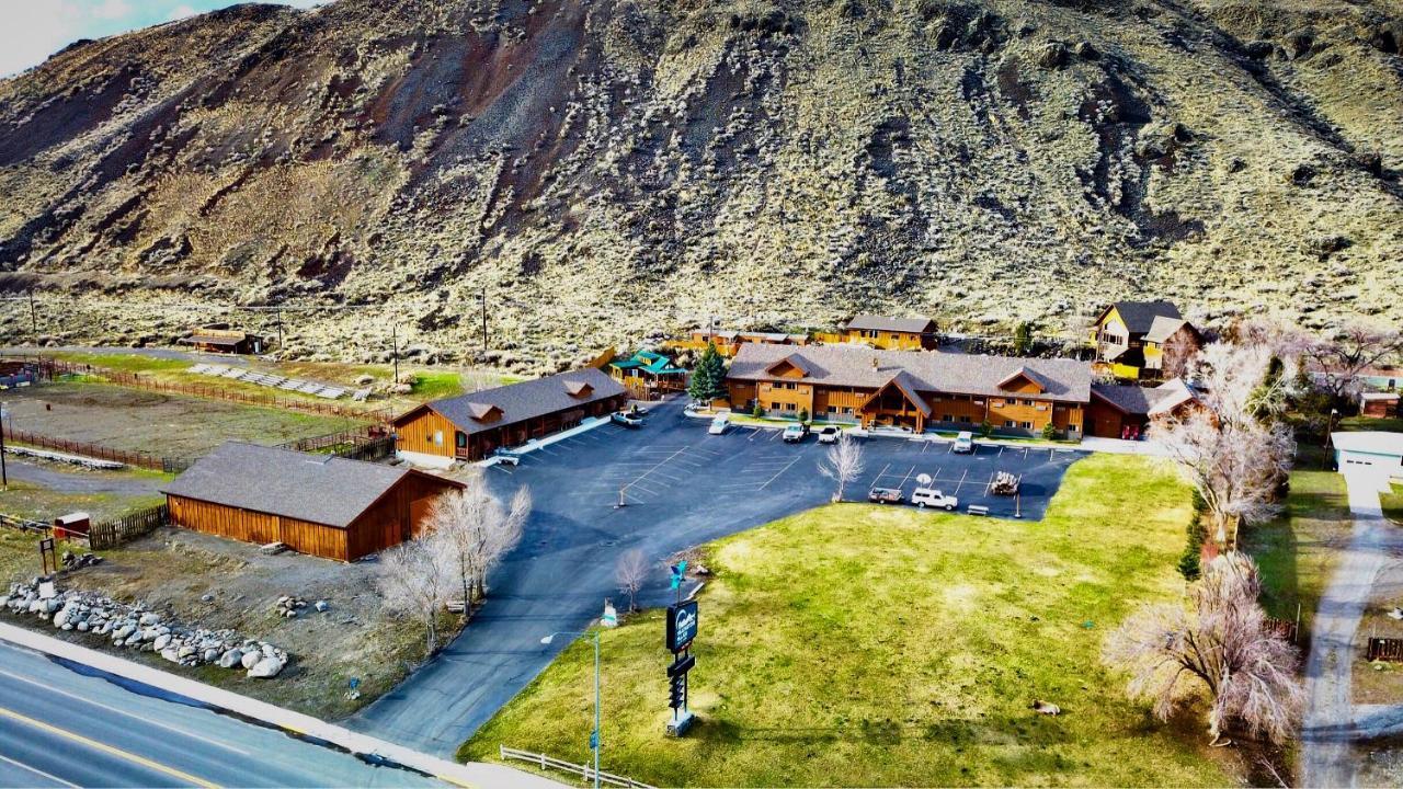 Yellowstone Village Inn And Suites ガーディナー エクステリア 写真