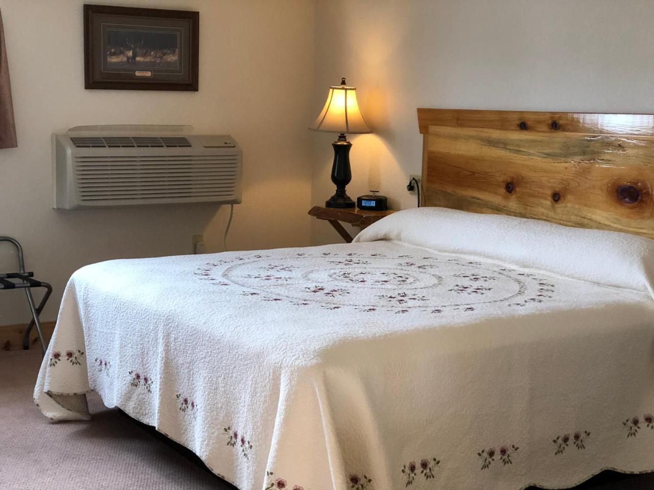 Yellowstone Village Inn And Suites ガーディナー エクステリア 写真