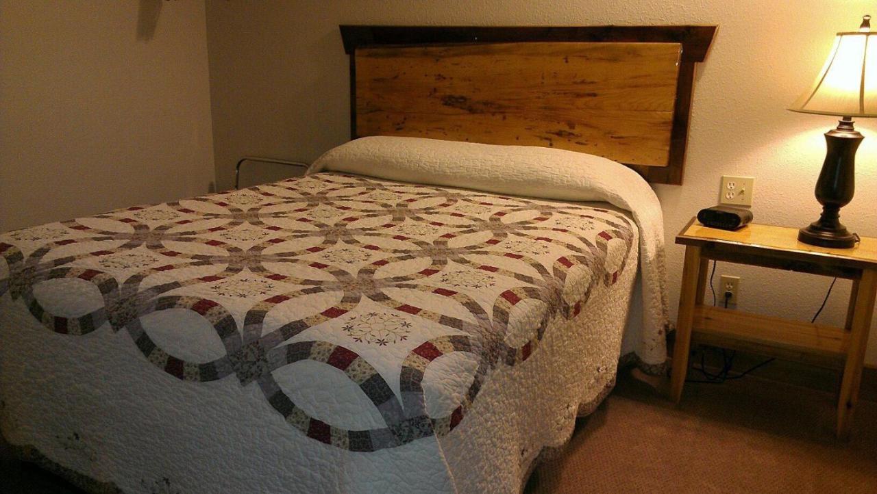 Yellowstone Village Inn And Suites ガーディナー エクステリア 写真