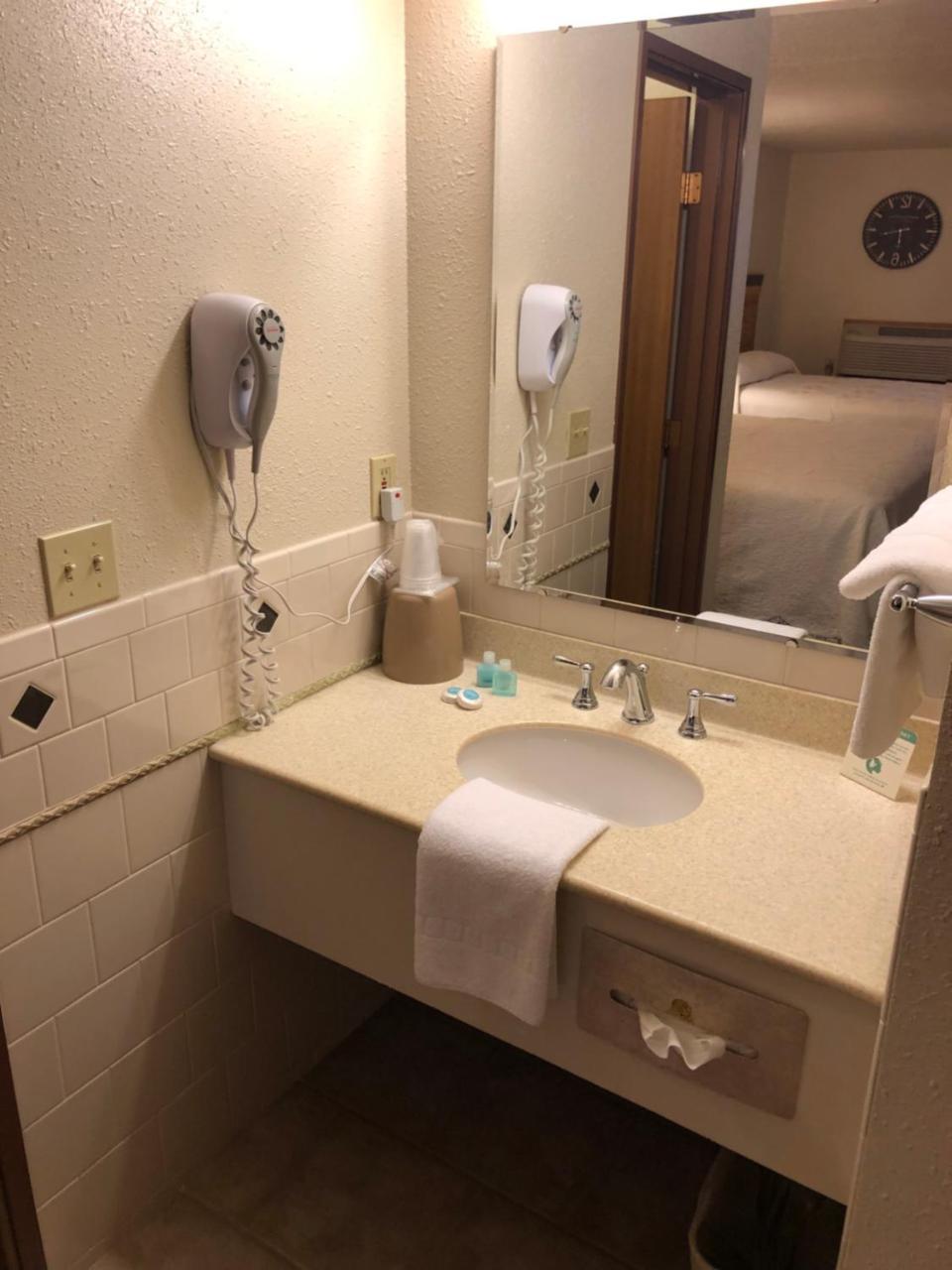 Yellowstone Village Inn And Suites ガーディナー エクステリア 写真