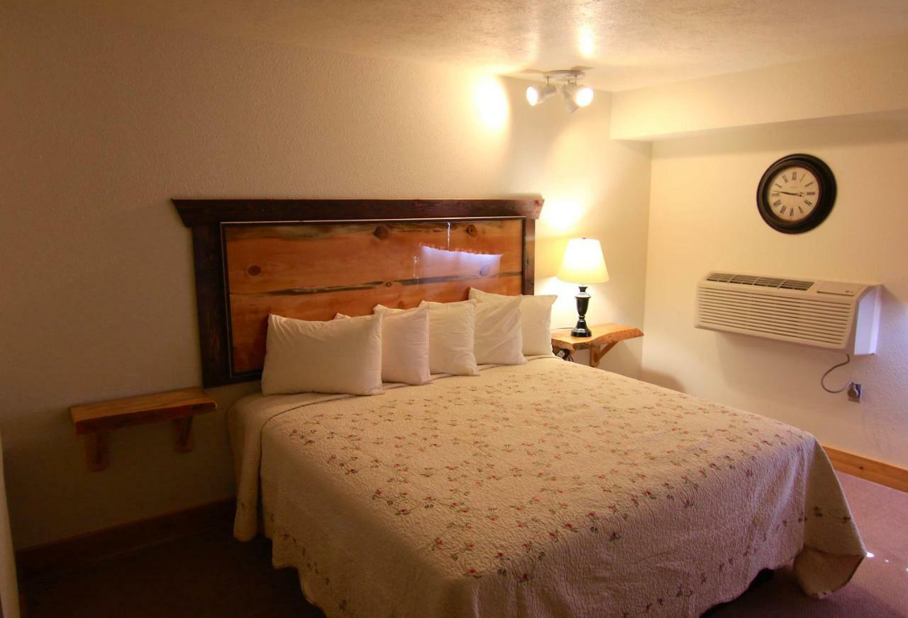 Yellowstone Village Inn And Suites ガーディナー エクステリア 写真