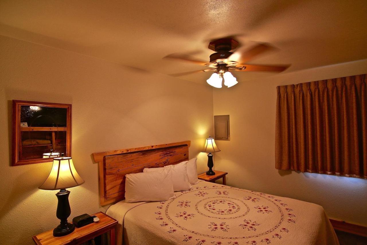 Yellowstone Village Inn And Suites ガーディナー エクステリア 写真